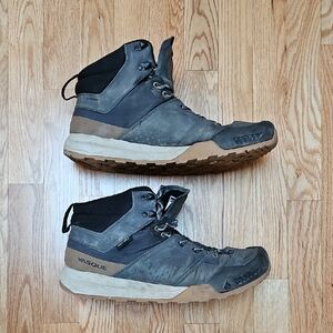 Vasque Men's Gray and Brown Chukka Hiking Boots